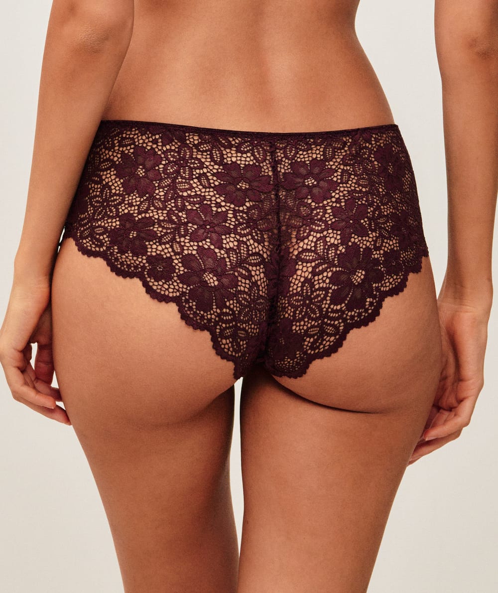 Lace shorty;