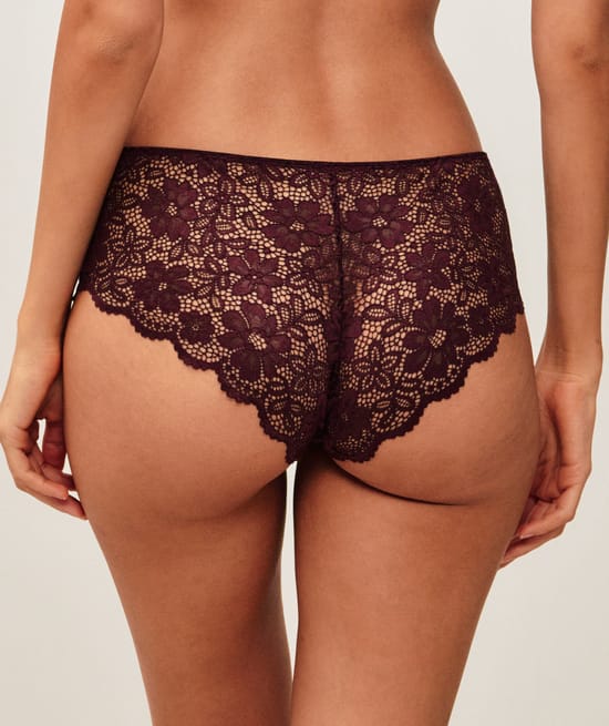 Lace shorty;