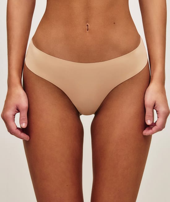 Tanga de microfibra y encaje;