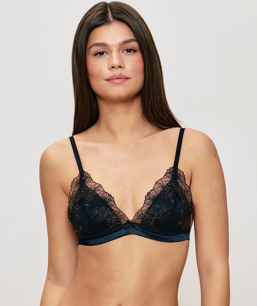 Triangle bra with embroidery;