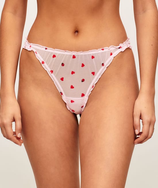 Tulle string with heart and ladybug patterns;