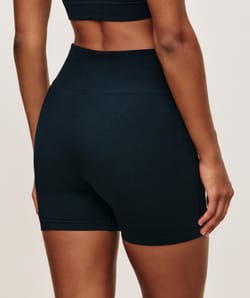 Seamless cycling shorts;