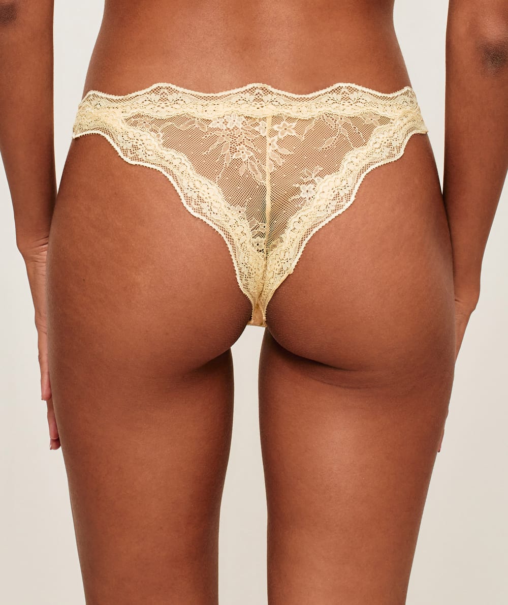 Tanga en dentelle;