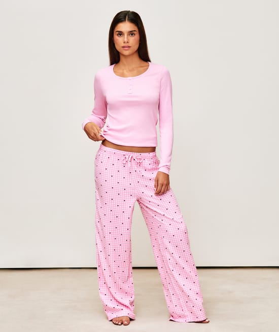 Printed flannel pants with checkered pattern and hearts;