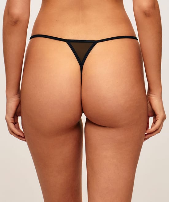 String avec broderies;