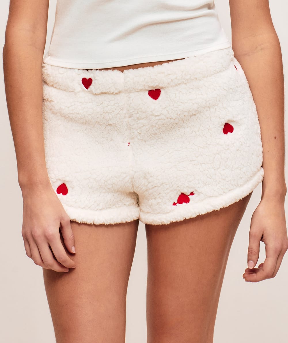 Sherpa shorts with heart pattern;