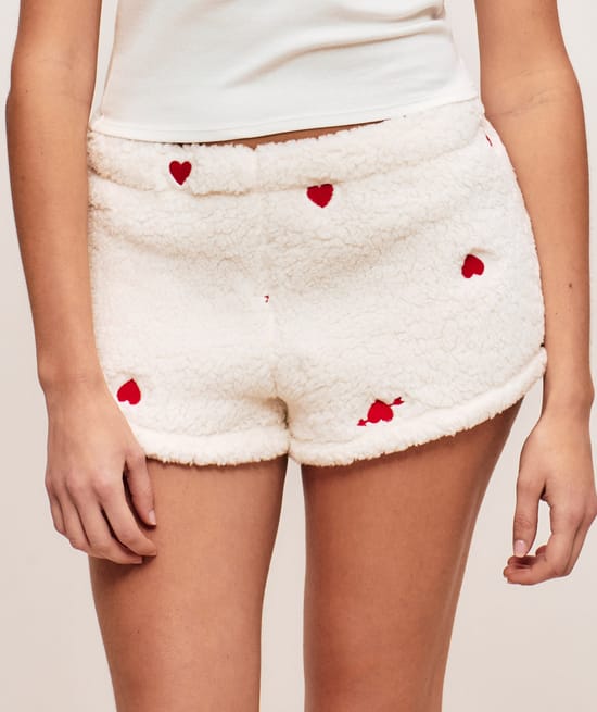 Sherpa shorts with heart pattern;