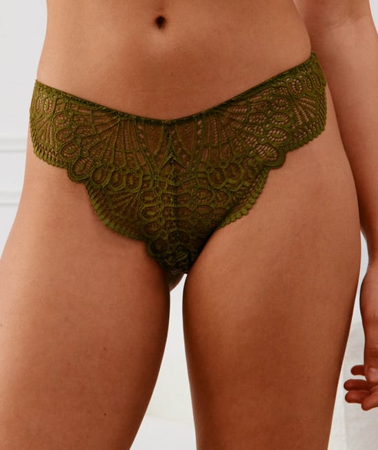 Lace tanga briefs;