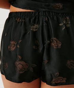 Short en satin;