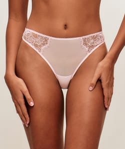 Tanga dentelle avec d&eacute;tails foil;