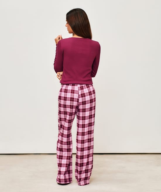Flannel checkered pants;