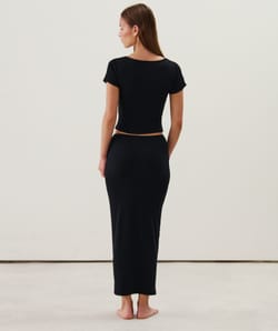 Long skirt with gold ring;