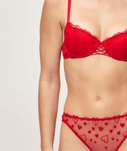Soutien-gorge ampliforme broderies c&oelig;urs;