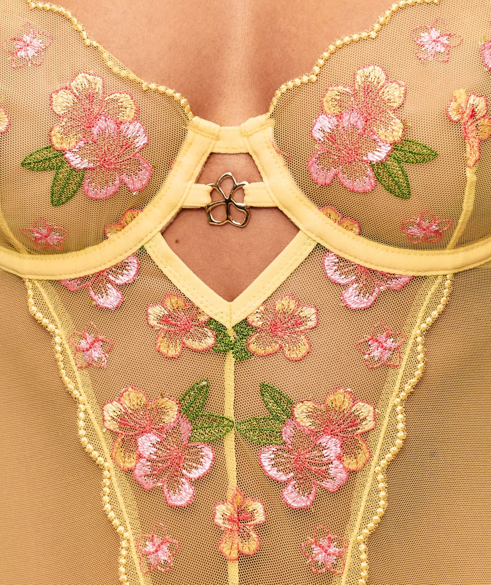 Body string in tulle with flower embroidery;