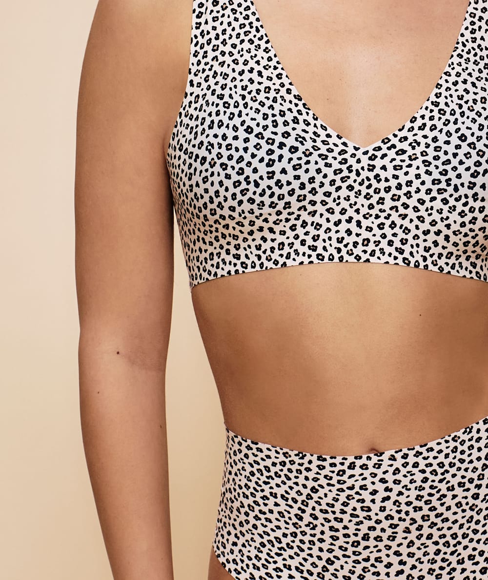 Seamless microfibre bralette with leopard print;