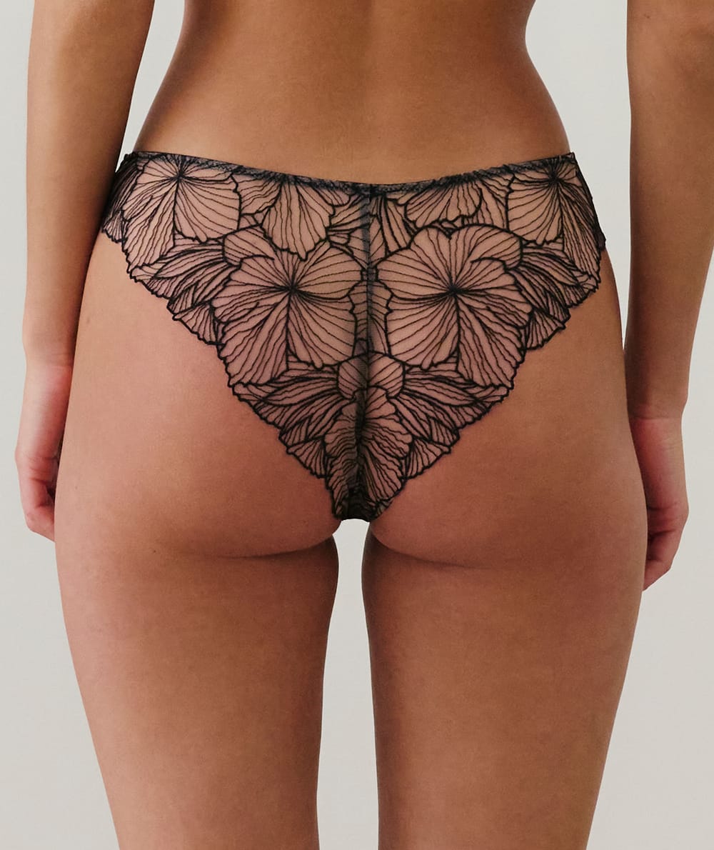 Tanga avec broderies;