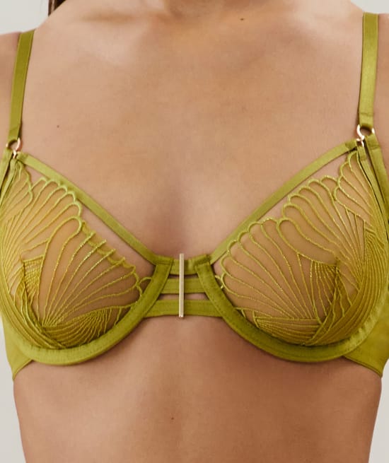 Soutien-gorge corbeille avec broderies;