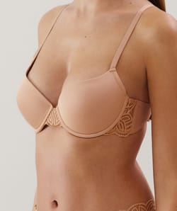 Soutien-gorge à coques fines en dentelle;