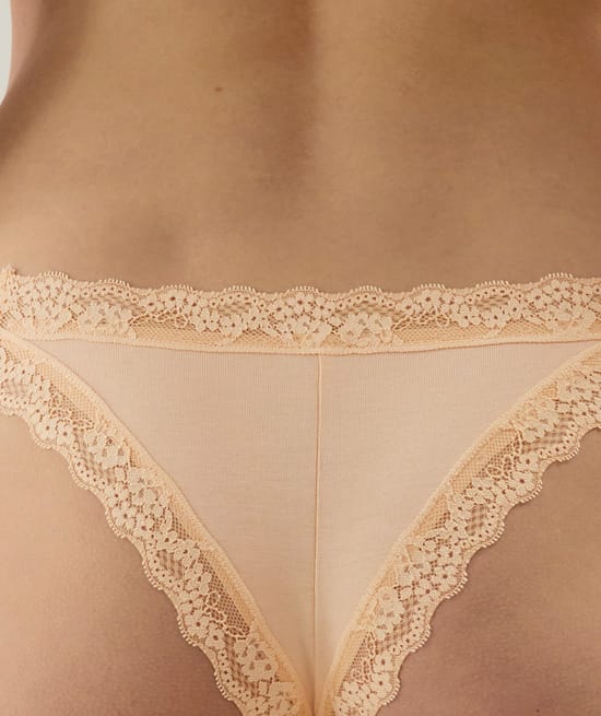 Tanga en coton et dentelle;