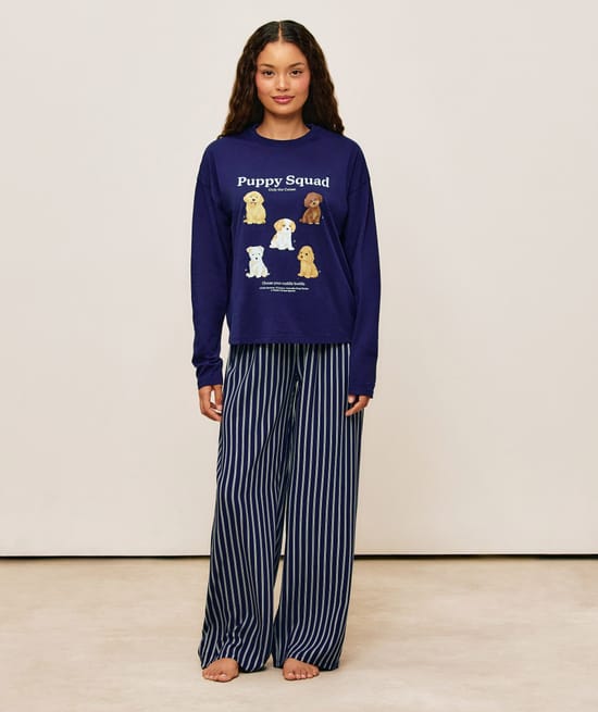 Ensemble t-shirt et pantalon motifs chiots;