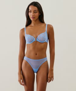 Tanga en dentelle;