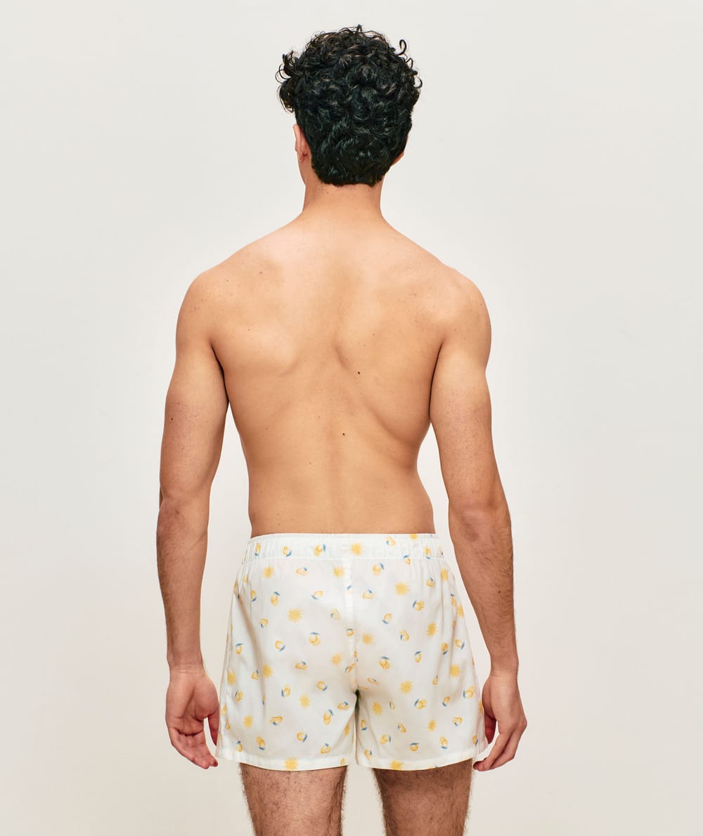Cotton boxer shorts with lemon patterns;