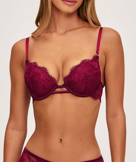 Ultra push-up lace bra;