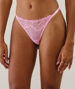 String en dentelle;