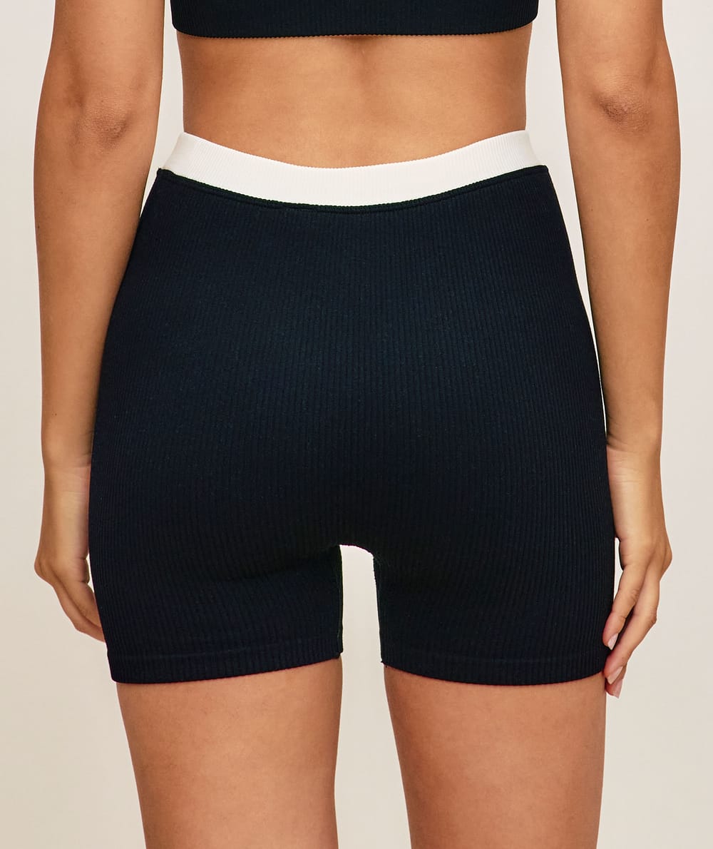 Seamless sport and wellness cyclist;