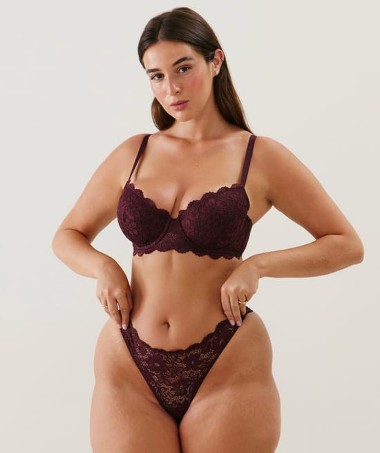 Push-up bra in lace;