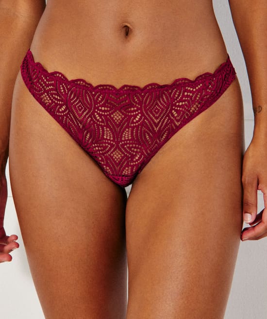 Tanga en dentelle;