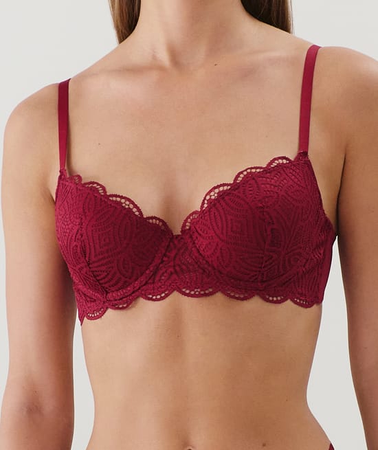 Soutien-gorge ampliforme en dentelle;