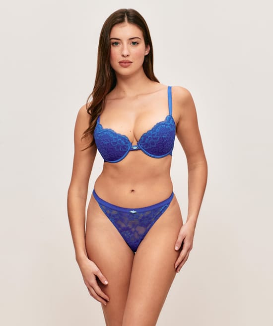 Push-up bra in floral lace;