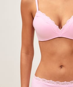 Soutien-gorge triangle push-up en microfibre et dentelle;