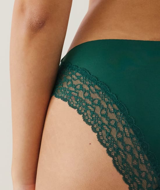 Culotte en microfibre et dentelle;