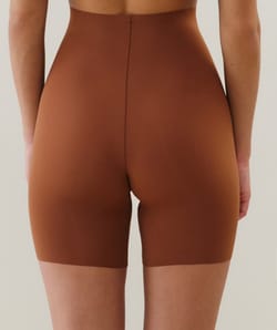 Seamless microfibre shorts;