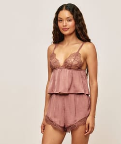 Top en satin et dentelle;