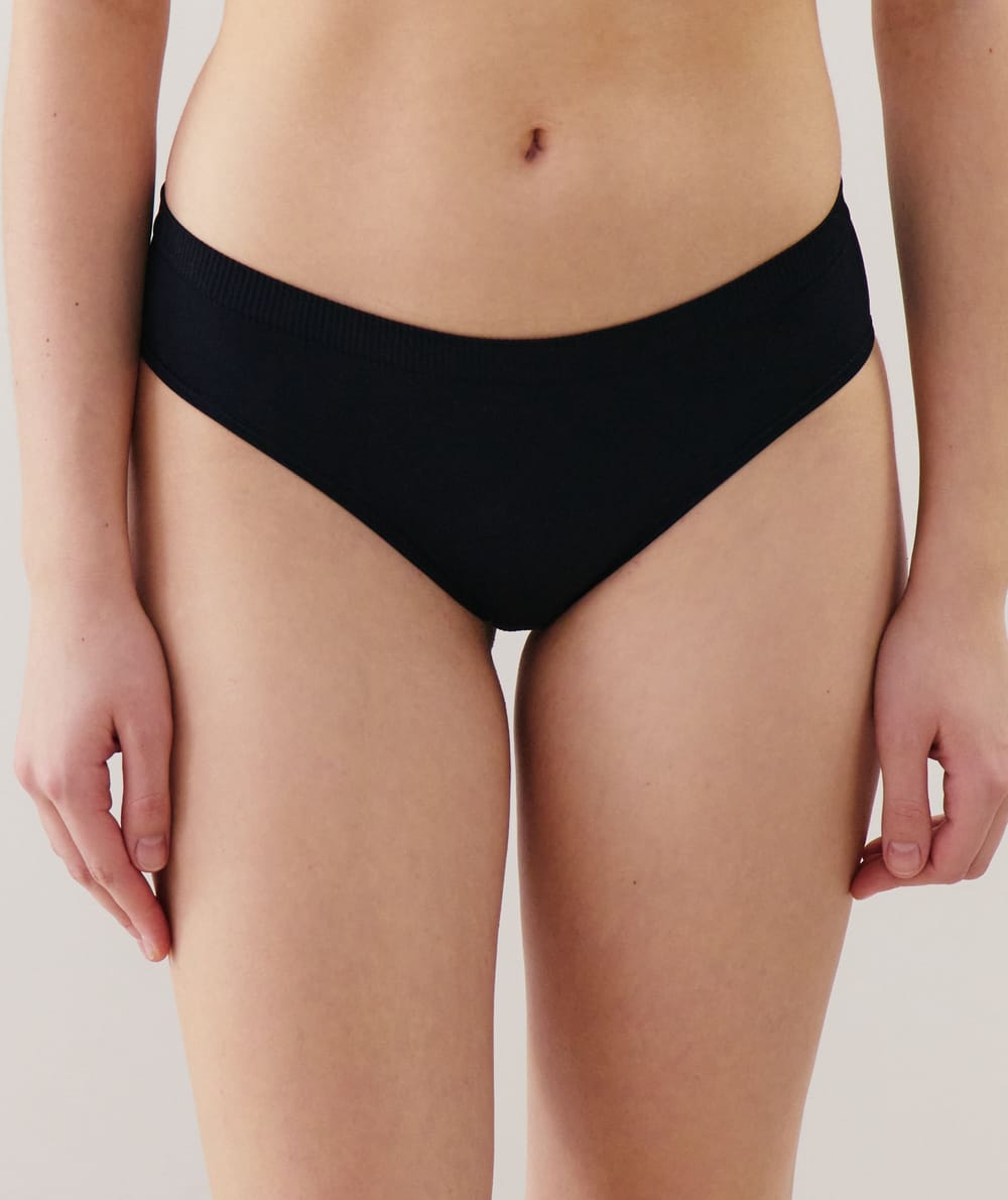 Braguita lisa sin costuras;