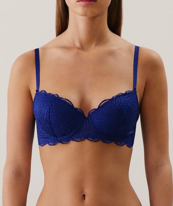 Soutien-gorge ampliforme en dentelle;