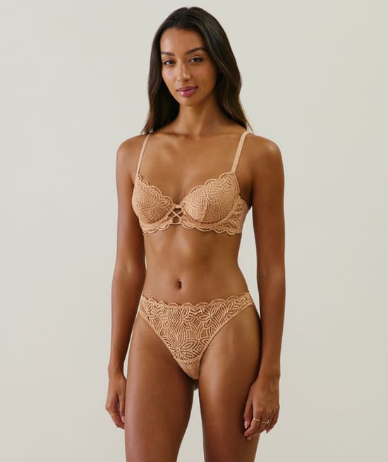 Balconette lace bra;