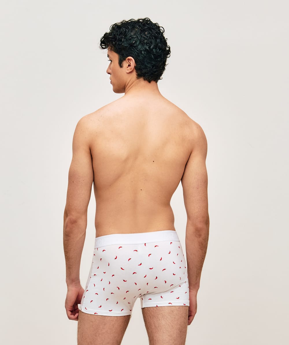 Cotton boxer shorts with chili patterns;