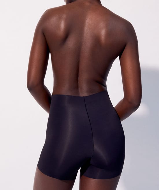 Stick-on strapless bra;