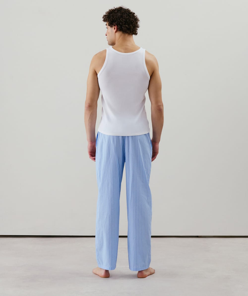 Pantalón de rayas;