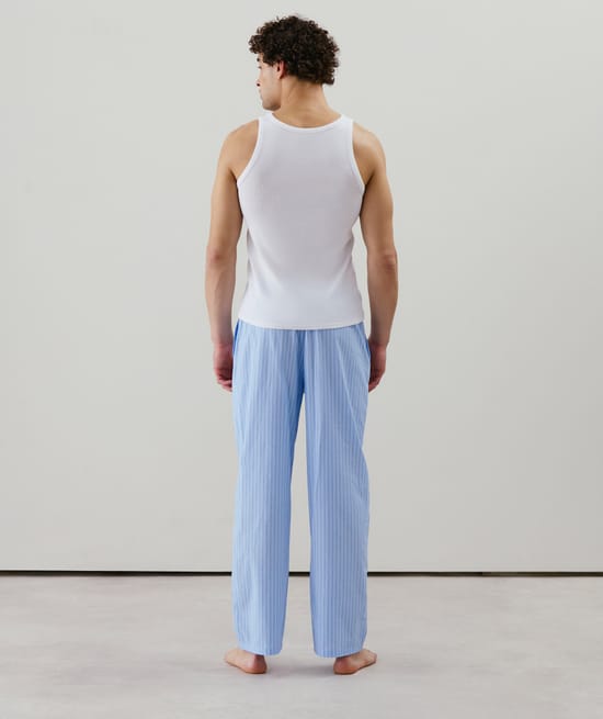 Pantalón de rayas;