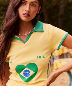 T-shirt en jersey col polo avec motif c&oelig;ur et drapeau Br&eacute;sil;