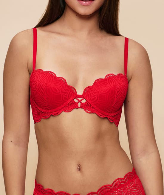 Lace push-up bra;