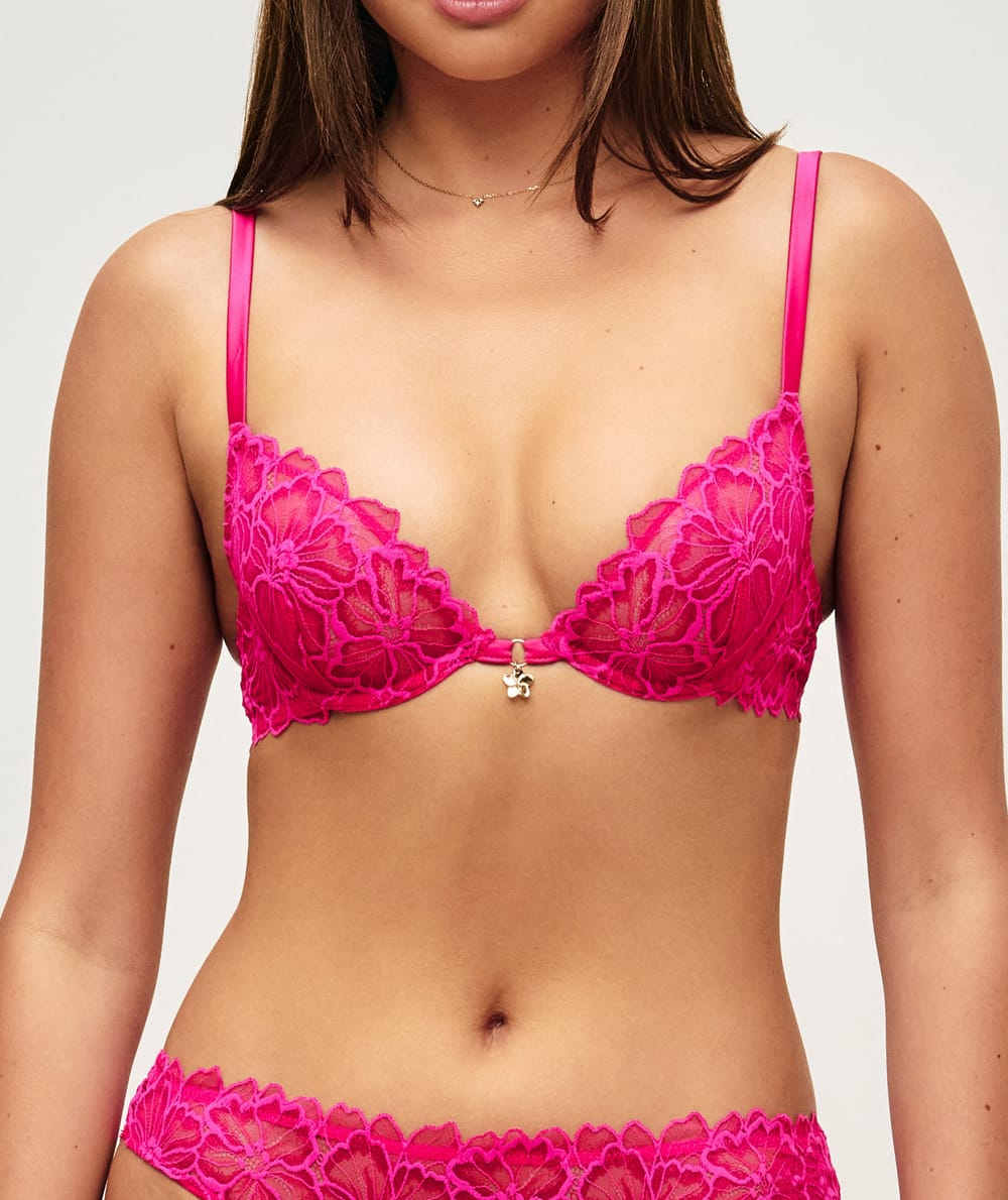 Soutien-gorge corbeille en dentelle avec broderies florales et d&eacute;tail bijou;