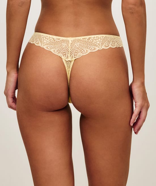 Lace string with golden lurex thread;