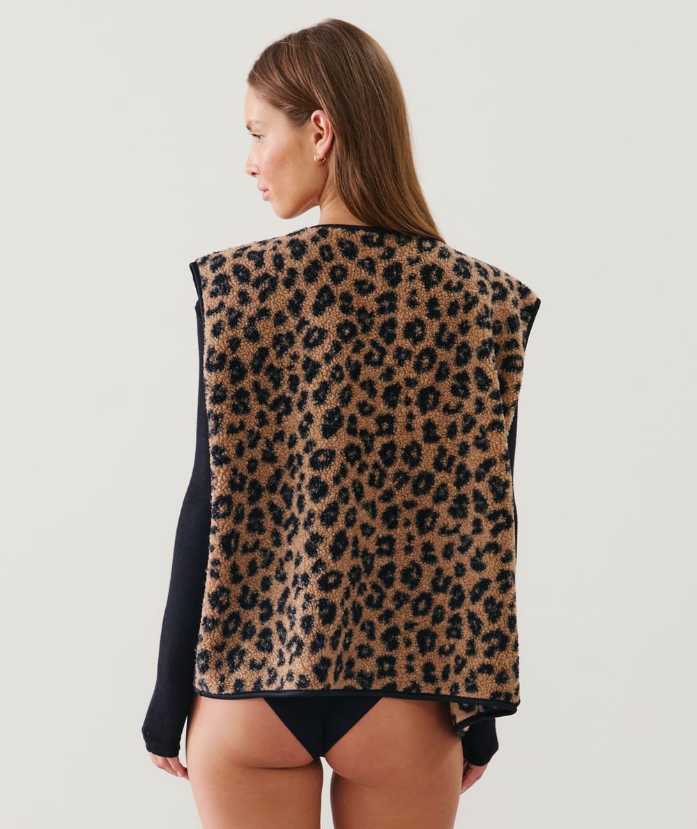 Leopard print sherpa gilet;