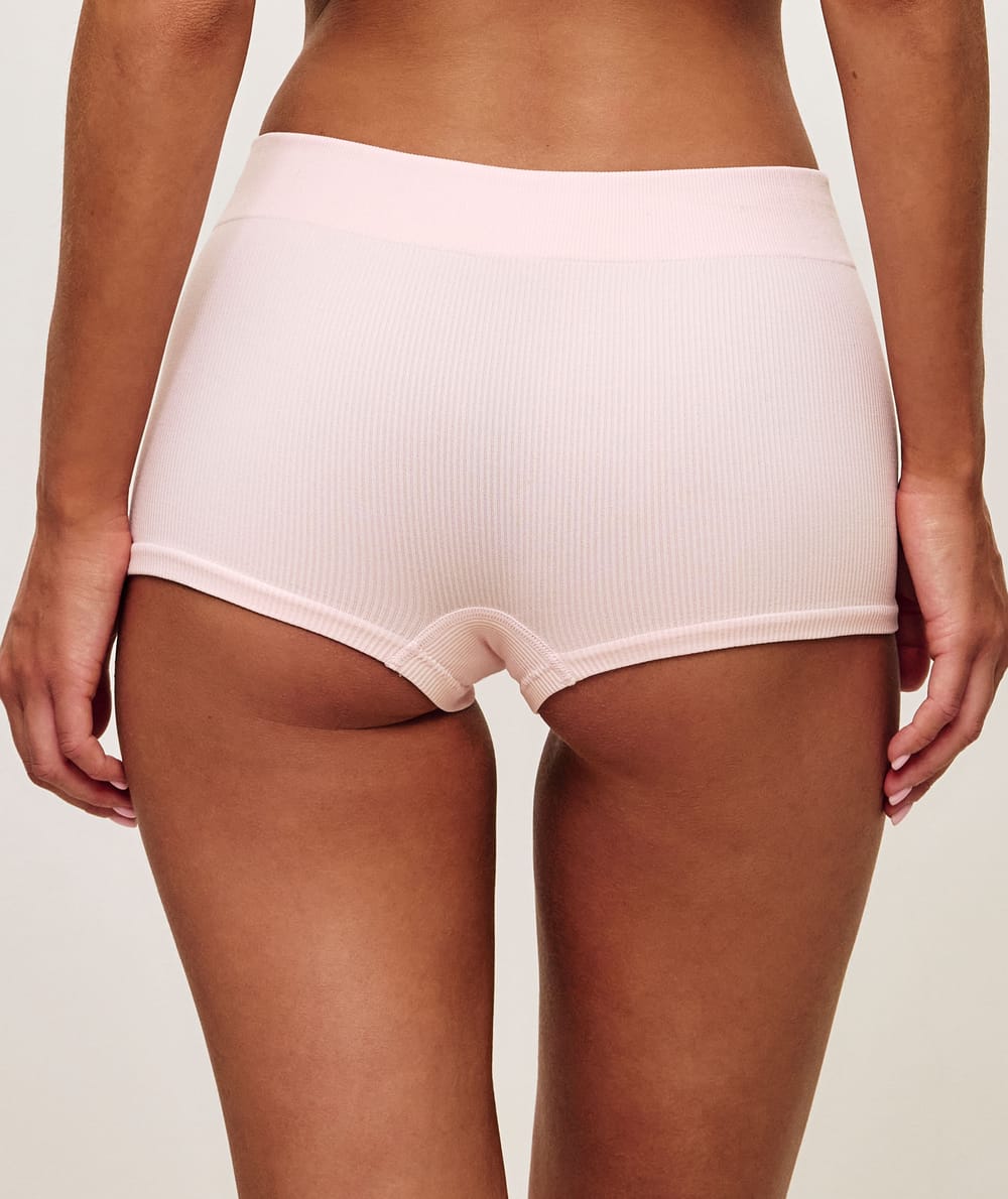 Seamless shorts;